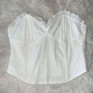 White bustier with trimmed lace and Spring floral pattern